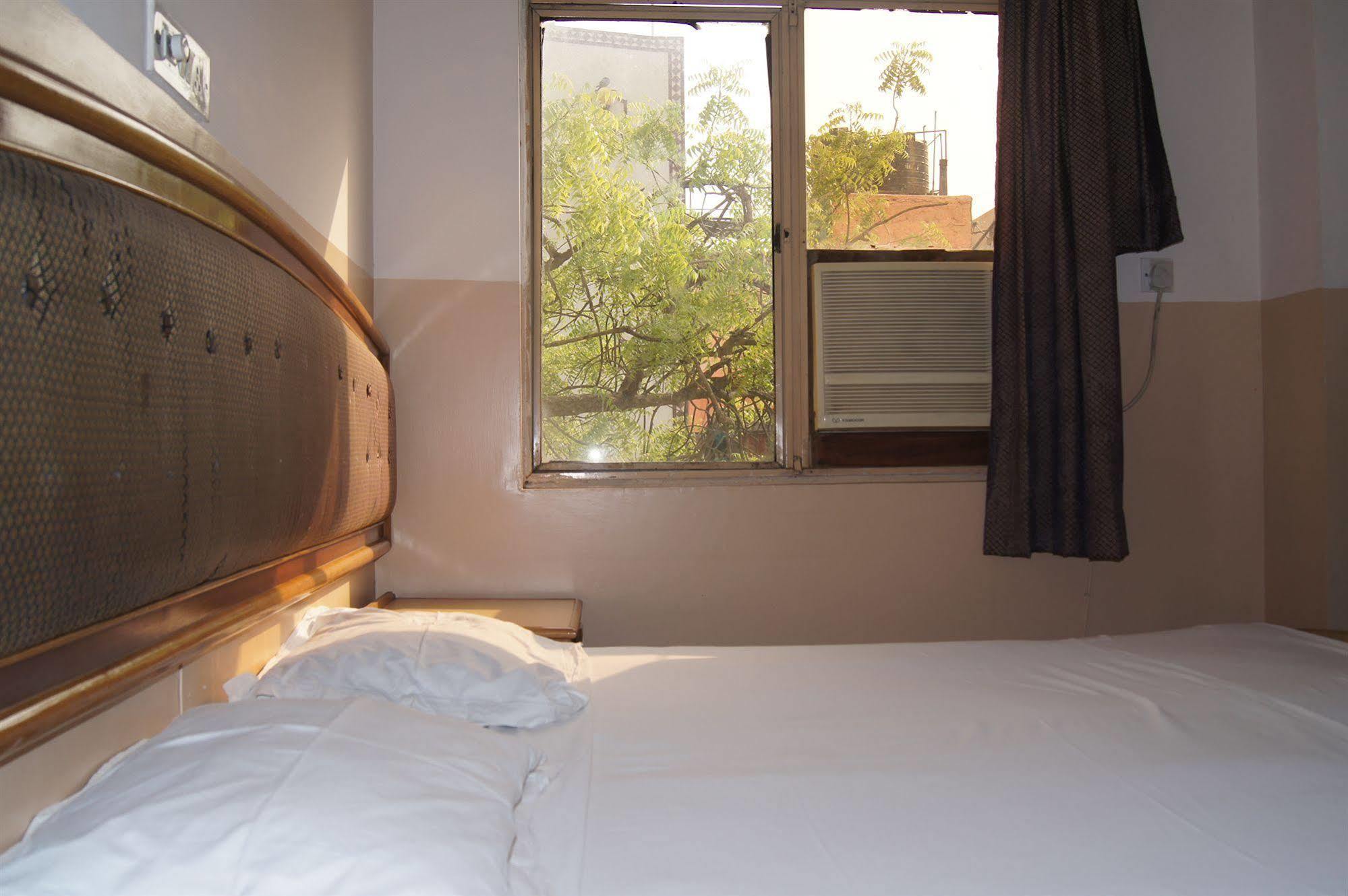 Hotel Westend Holiday Home 5 Mint From Nizamuddin Railway Station نيودلهي المظهر الخارجي الصورة